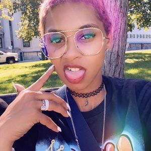 Meet your Posher, Ashley